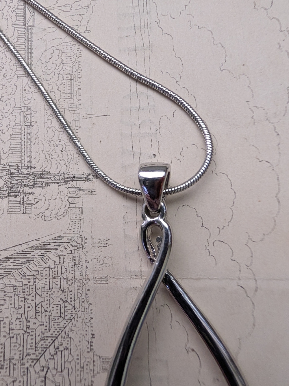 Vintage Silvertone Teardrop Pendant Necklace - Women Jewelry - Picture 9 of 12